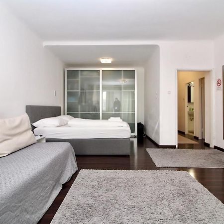 Balcony Apartment - Next To Opera Wina Bagian luar foto
