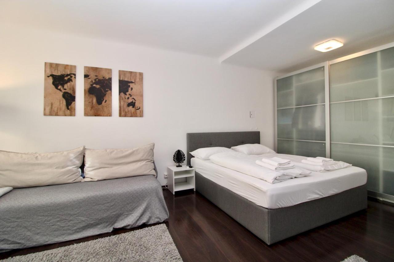 Balcony Apartment - Next To Opera Wina Bagian luar foto