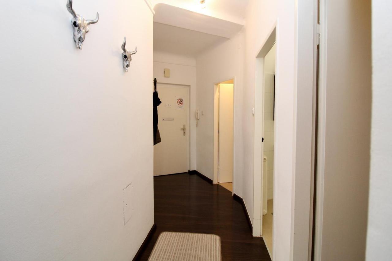 Balcony Apartment - Next To Opera Wina Bagian luar foto