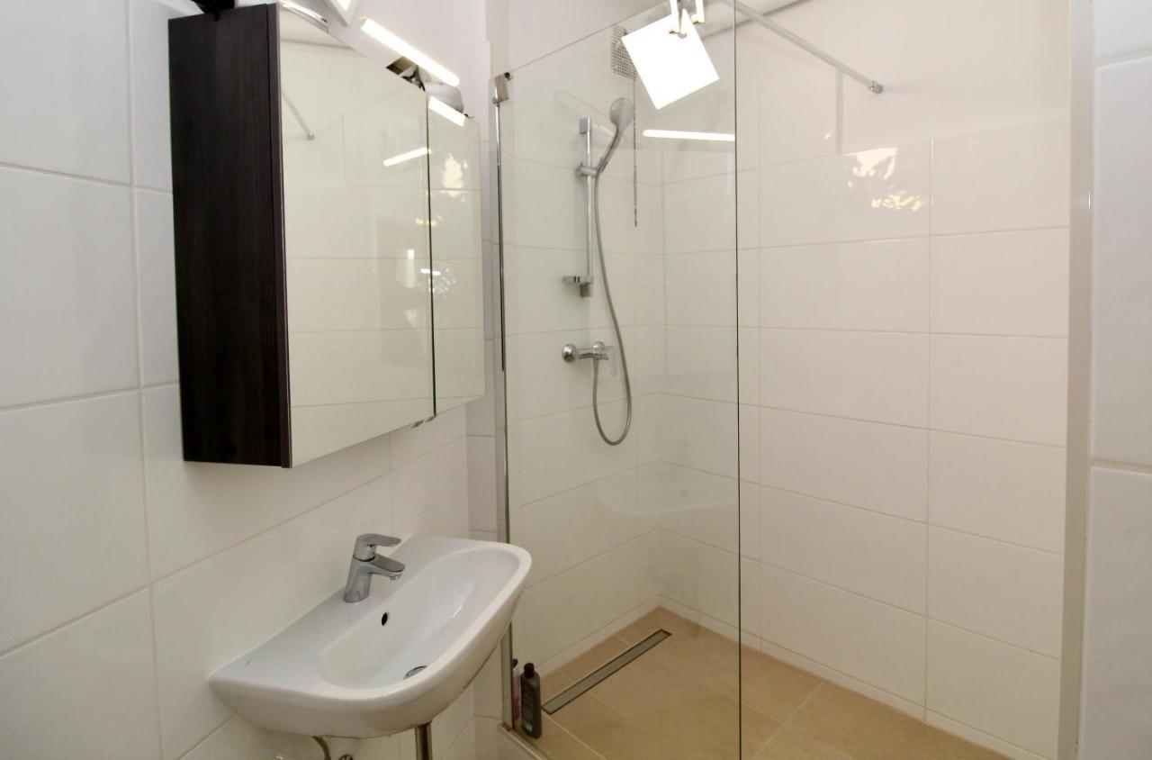 Balcony Apartment - Next To Opera Wina Bagian luar foto