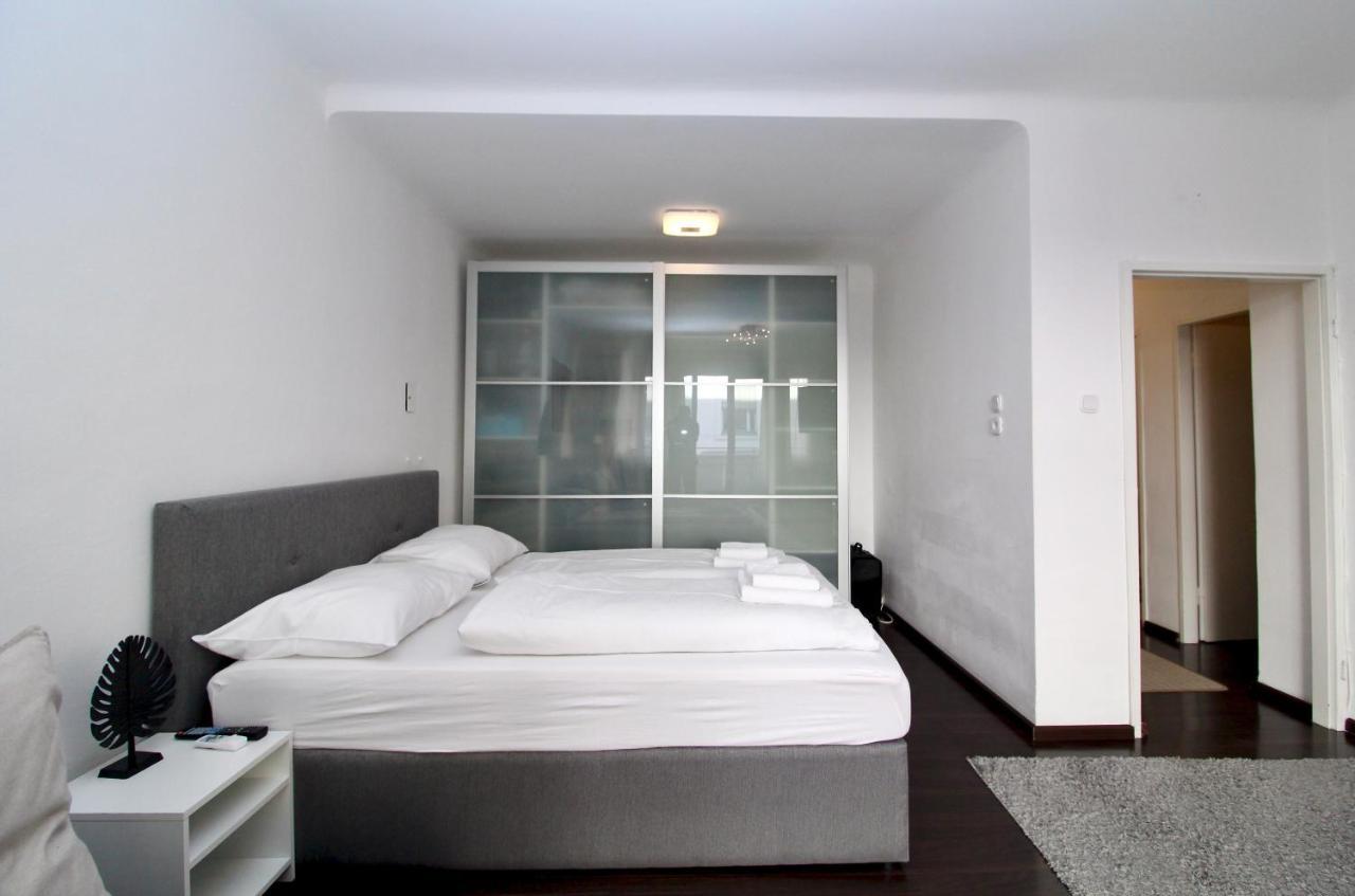 Balcony Apartment - Next To Opera Wina Bagian luar foto