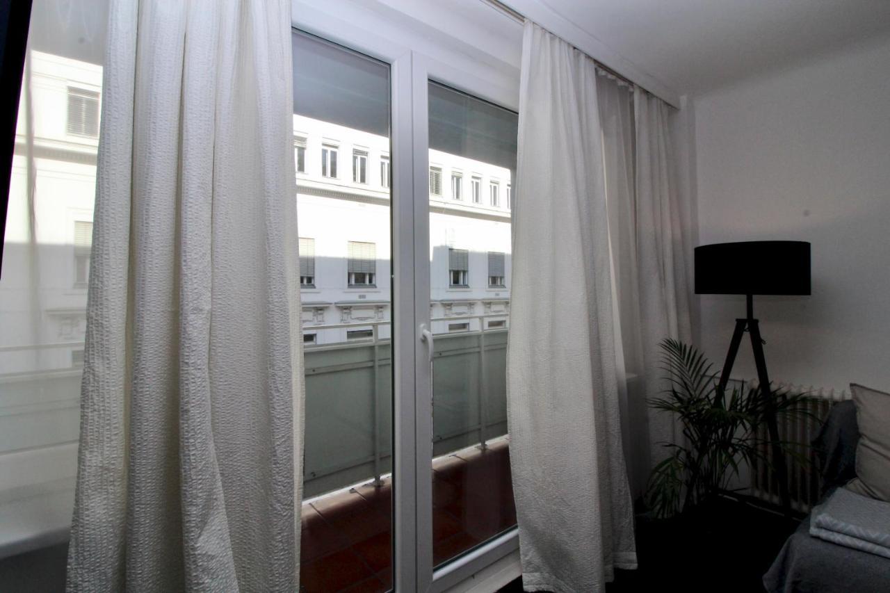 Balcony Apartment - Next To Opera Wina Bagian luar foto