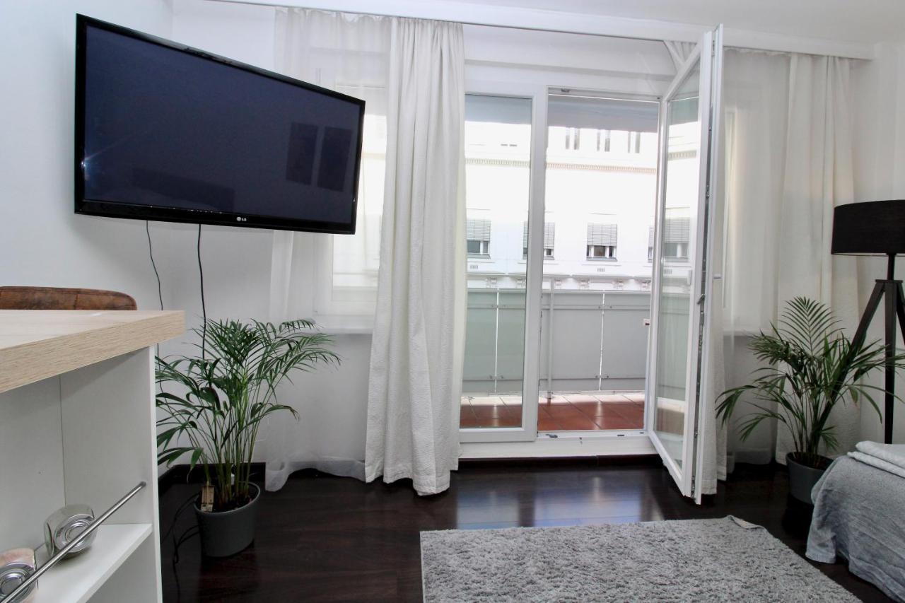 Balcony Apartment - Next To Opera Wina Bagian luar foto