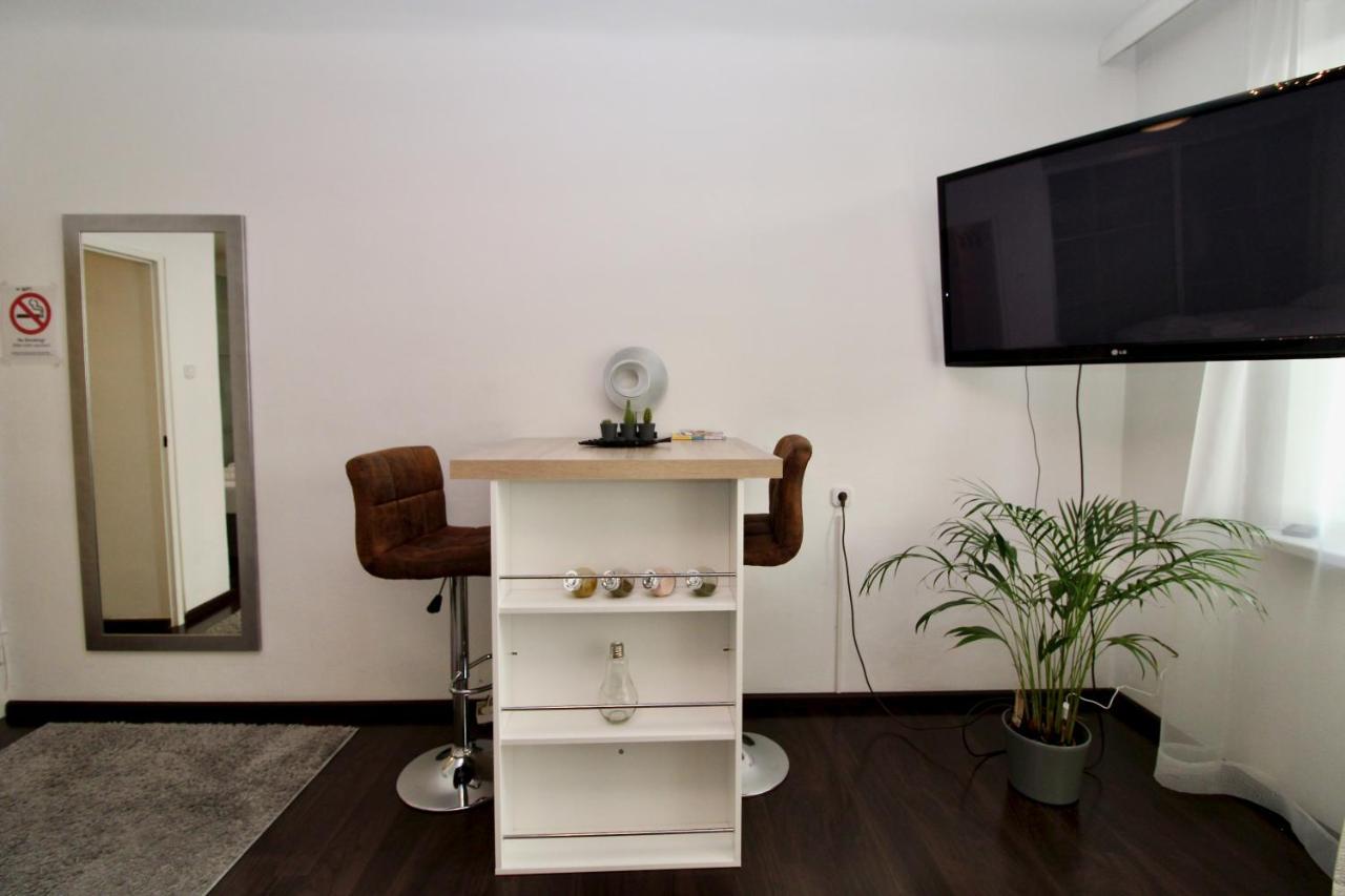 Balcony Apartment - Next To Opera Wina Bagian luar foto