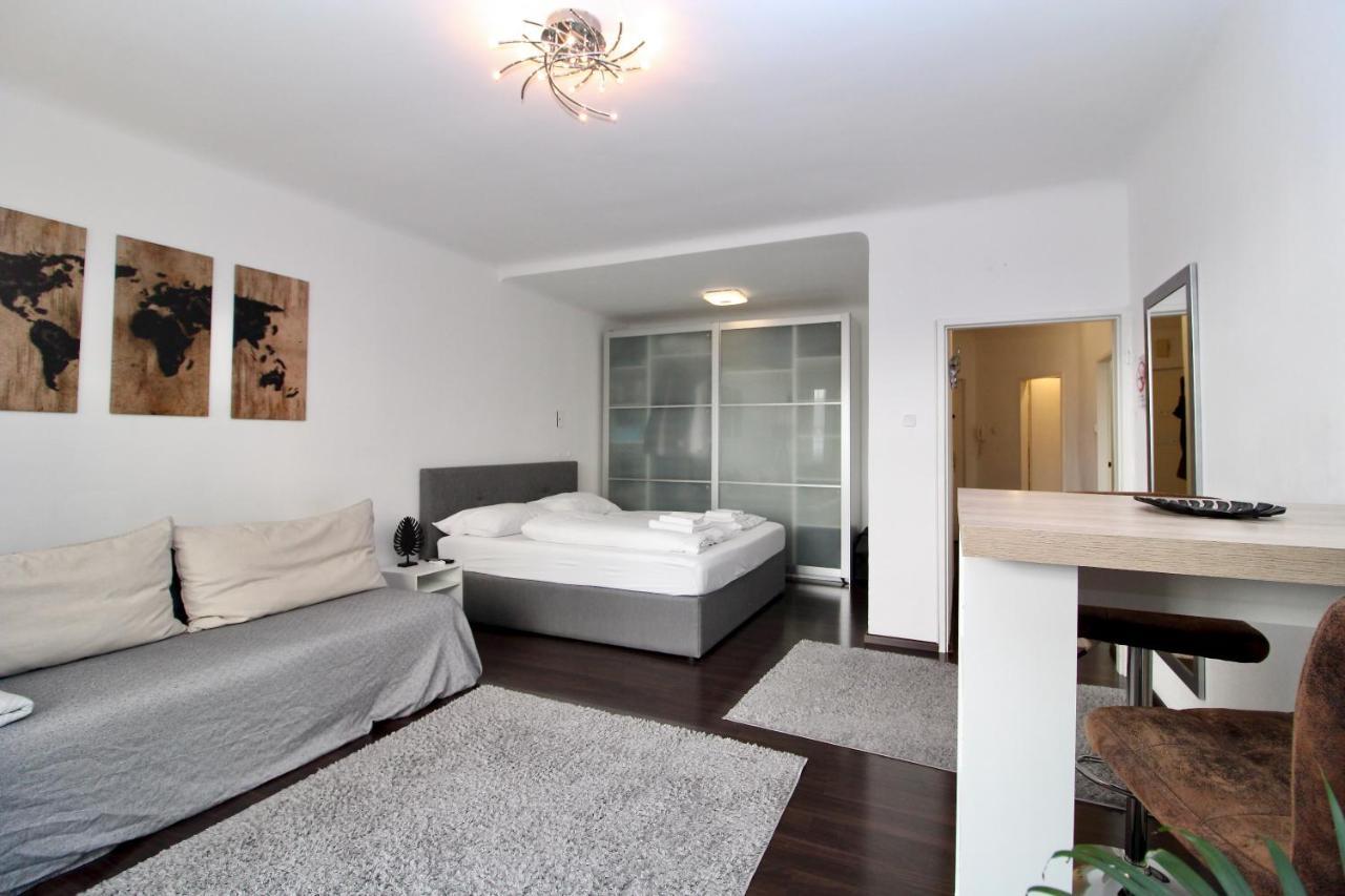 Balcony Apartment - Next To Opera Wina Bagian luar foto